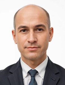 Professional headshot of Steve Mann who is our Operations Manager and the Heart of Student & Parent Success at KhanTutoring.